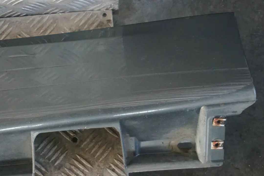 BMW E65 Faldon Cubre umbral De puerta Izquierda Titangrau Titan Gris A36 - SKU 0395481-TGR - Número de pieza 0395481