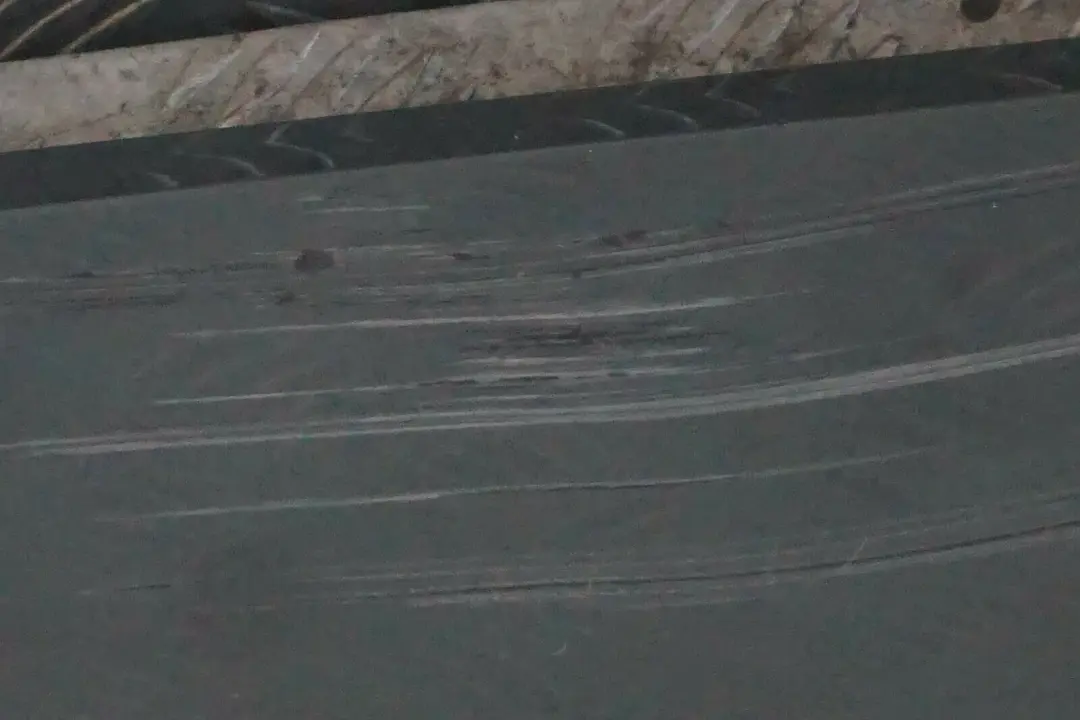 Listello Esterno Portiera Apertura SX Grigio Titanio A36 per BMW E65 con numero di parte 0395481 BMW E65 Listello Esterno Portiera Apertura SX Grigio Titanio A36 - SKU 0395481-TGR - Numero di parte 0395481