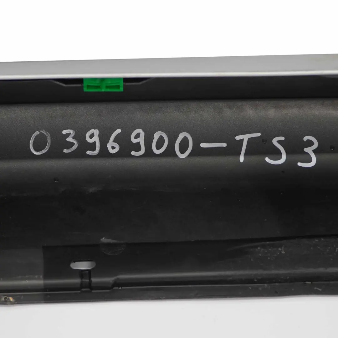 Listello Portiera Apertura Destra Argento Titanio - 354 per BMW E60 E61 M5 M Sport con numero di parte 0396900 BMW E60 E61 M5 M Sport Listello Portiera Apertura Destra Argento Titanio - 354 - SKU 0396900-TS3 - Numero di parte 0396900