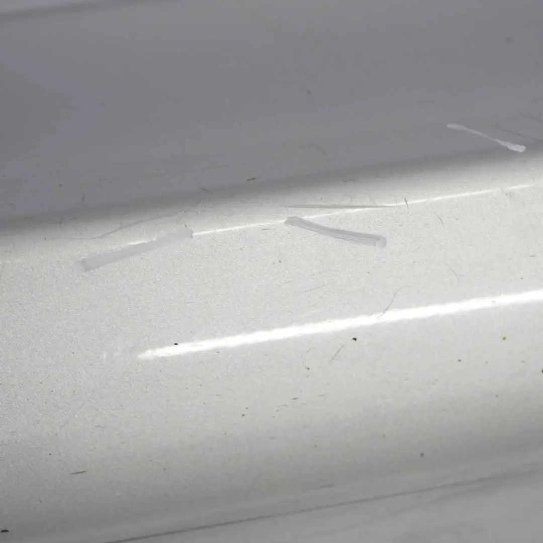 Listello Portiera Apertura Destra Argento Titanio - 354 per BMW E60 E61 M5 M Sport con numero di parte 0396900 BMW E60 E61 M5 M Sport Listello Portiera Apertura Destra Argento Titanio - 354 - SKU 0396900-TS3 - Numero di parte 0396900