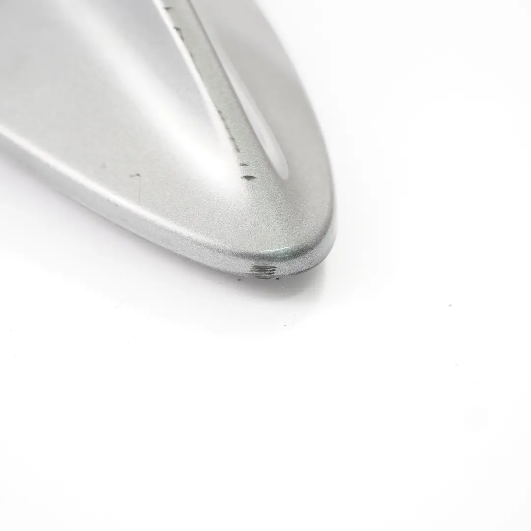 Cache antenne de toit gris espace métallisé - A52 pour BMW E90 E92 à propos du numéro de pièce 0397539 BMW E90 E92 Cache antenne de toit gris espace métallisé - A52 - SKU 0397539-SCG2 - Numéro de pièce 0397539