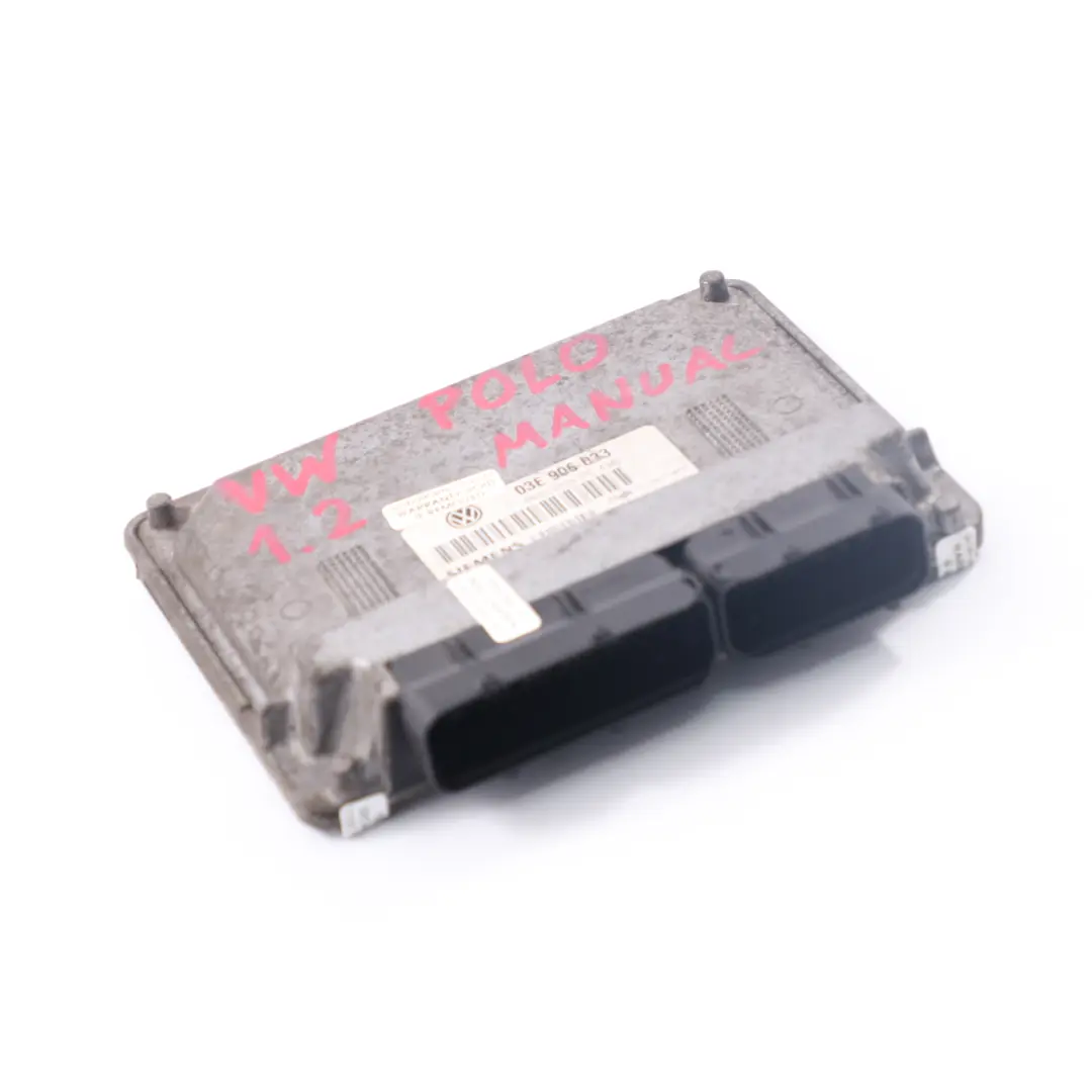 Sterownik Silnika ECU do VW Polo Benzyna o numerze 03E906033 VW Polo Benzyna Sterownik Silnika ECU - SKU 03E906033 - Numer Części 03E906033