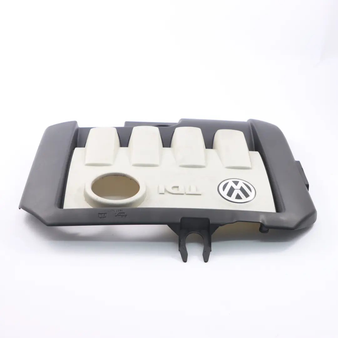 Pokrywa Górna Osłona Silnika do VW Golf MK 5 Passat B6 1.9 TDI o numerze 03G103925AA VW Golf MK 5 Passat B6 1.9 TDI Pokrywa Górna Osłona Silnika - SKU 03G103925AA - Numer Części 03G103925AA
