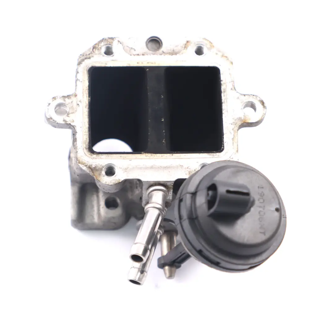 AGR Kühler Ventil für VW Volkswagen Golf 5 Passat B6 Audi A3 1.9 2.0 TDI mit Teilenummer 03G131063F VW Volkswagen Golf 5 Passat B6 Audi A3 1.9 2.0 TDI AGR Kühler Ventil - SKU 03G131063F - Teilenummer 03G131063F