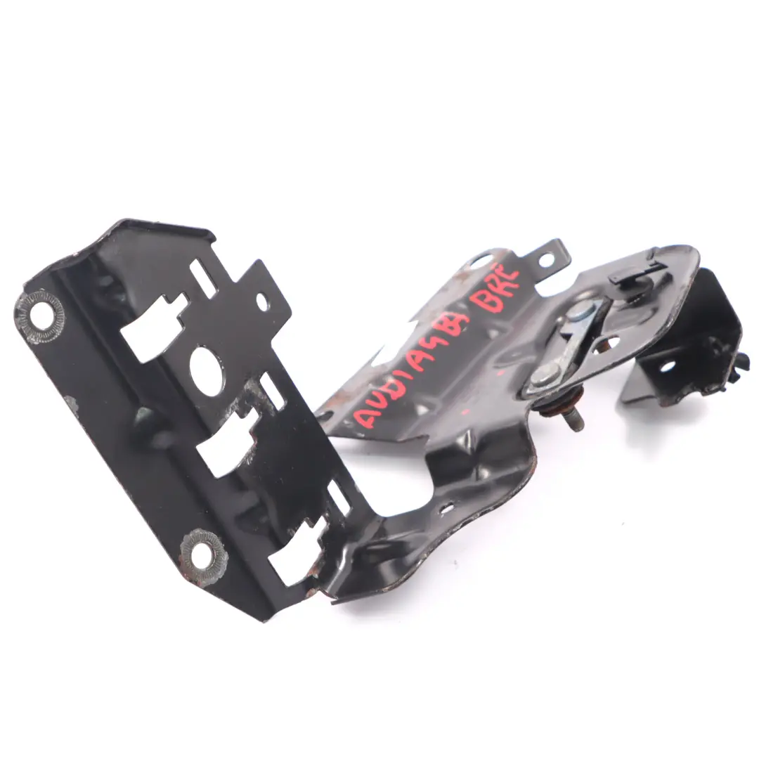 Audi A4 B7 2.0 TDI BRE Support montage de la soupape dépression EGR - SKU 03G131133C - Numéro de pièce 03G131133C