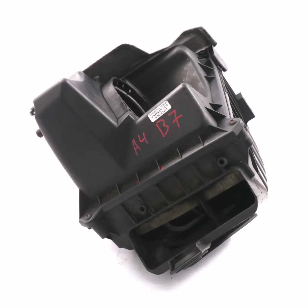 Luftfilterkasten Ansaugschalldämpfer Gehäuse Deckel 2.0 TDI für Audi A4 B7 mit Teilenummer 03G133837 Audi A4 B7 Luftfilterkasten Ansaugschalldämpfer Gehäuse Deckel 2.0 TDI - SKU 03G133837 - Teilenummer 03G133837
