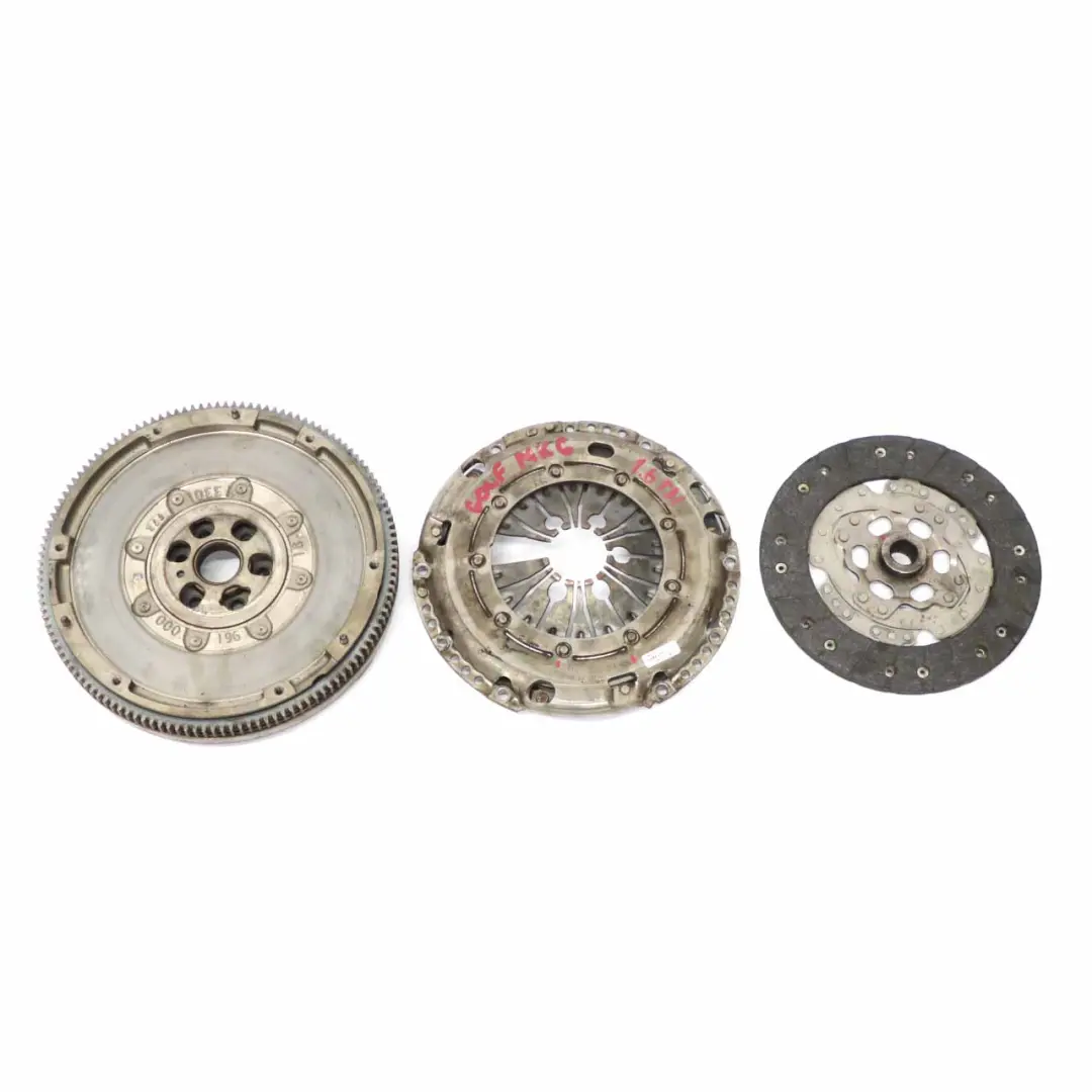 Kit de embrague de doble volante bimasa 1864001694 para VW Volkswagen Golf 6 1.6 TDI con número de pieza 03G141016A VW Volkswagen Golf 6 1.6 TDI Kit de embrague de doble volante bimasa 1864001694 - SKU 03G141016A - Número de pieza 03G141016A