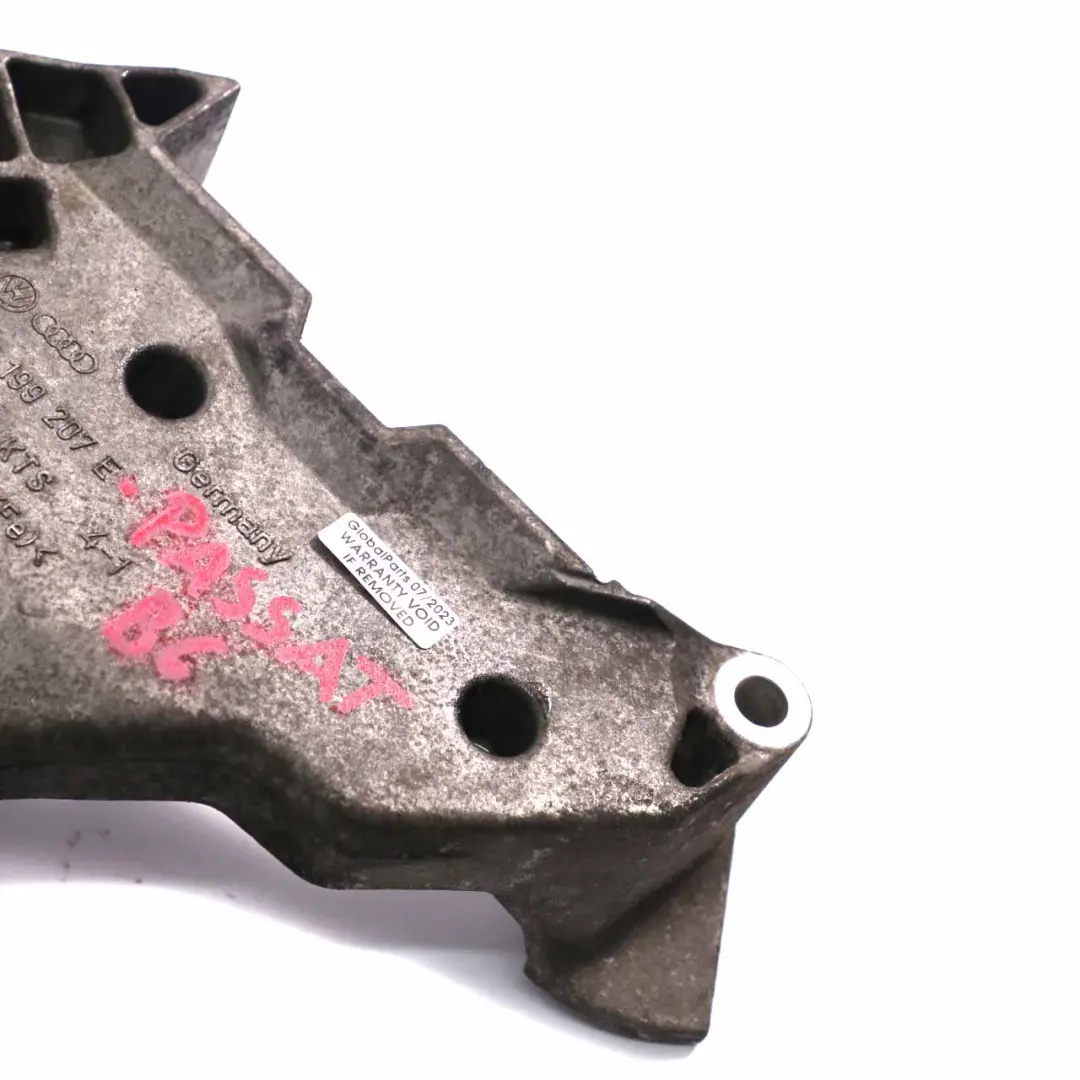 Łapa Wspornik Silnika Prawa do VW Golf V Passat B6 2.0 TDI o numerze 03G199207E VW Golf V Passat B6 2.0 TDI Łapa Wspornik Silnika Prawa - SKU 03G199207E - Numer Części 03G199207E