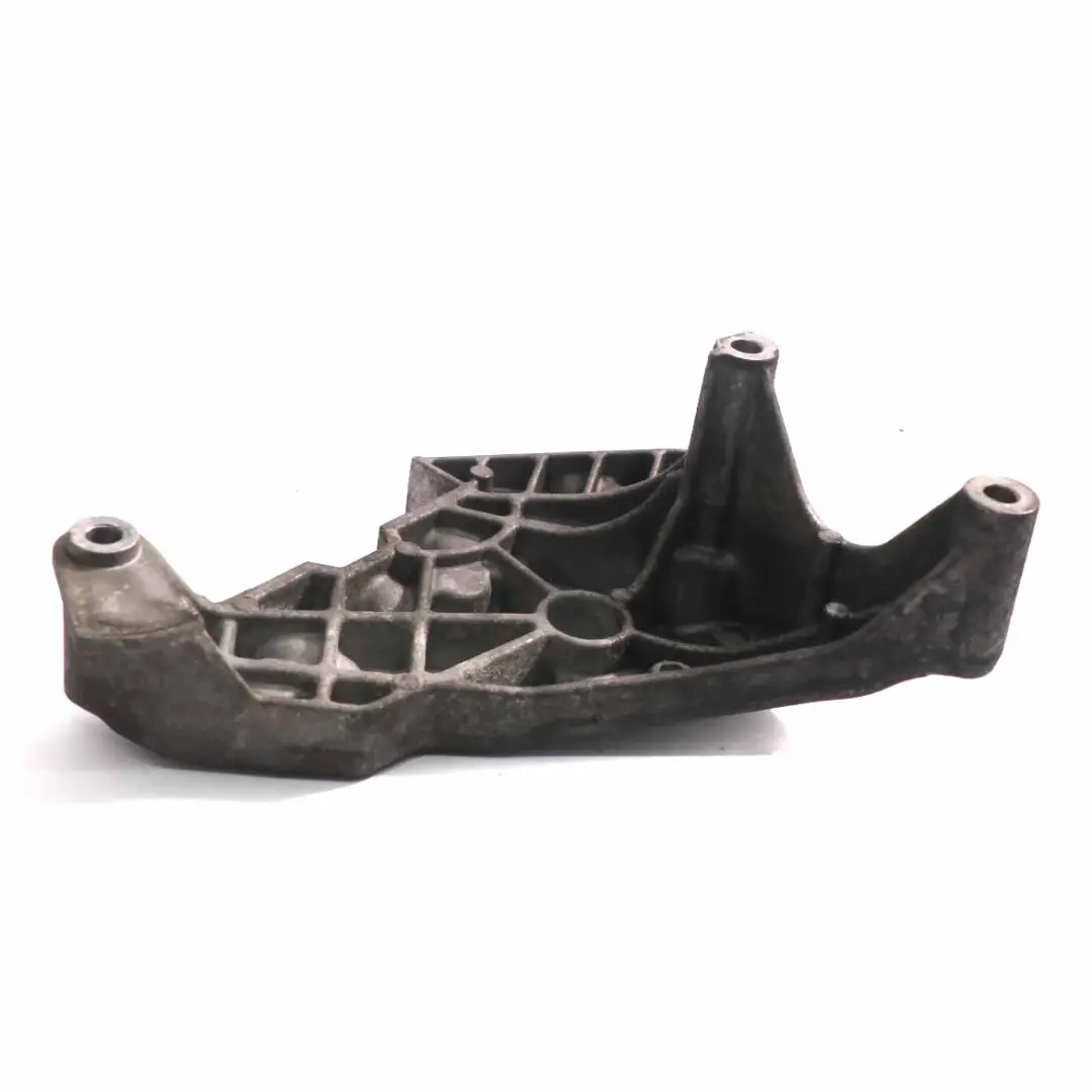 Supporto motore destro per VW Golf V Passat B6 2.0 TDI Diesel con numero di parte 03G199207E VW Golf V Passat B6 2.0 TDI Diesel Supporto motore destro - SKU 03G199207E - Numero di parte 03G199207E