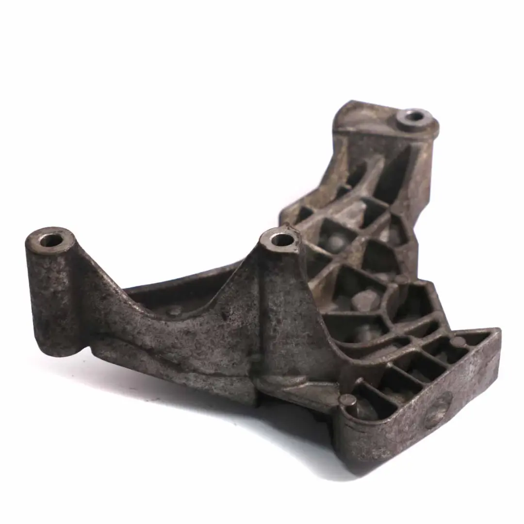 Łapa Wspornik Silnika Prawa do VW Golf V Passat B6 2.0 TDI o numerze 03G199207E VW Golf V Passat B6 2.0 TDI Łapa Wspornik Silnika Prawa - SKU 03G199207E - Numer Części 03G199207E