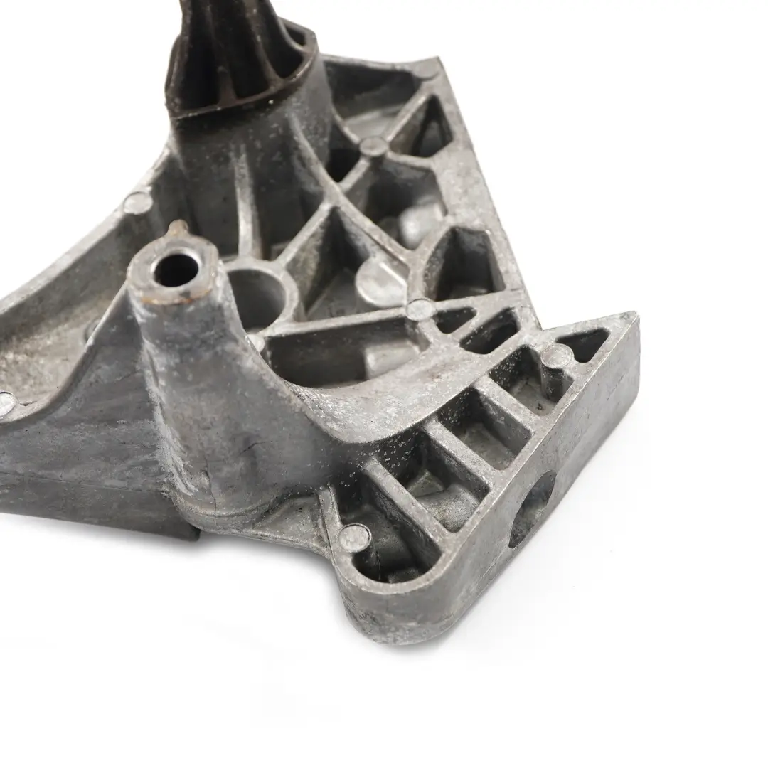 BXE BKC Prawa Łapa Mocowanie Silnika do VW Audi Seat Skoda 1.9 TDi o numerze 03G199207G VW Audi Seat Skoda 1.9 TDi BXE BKC Prawa Łapa Mocowanie Silnika - SKU 03G199207G - Numer Części 03G199207G