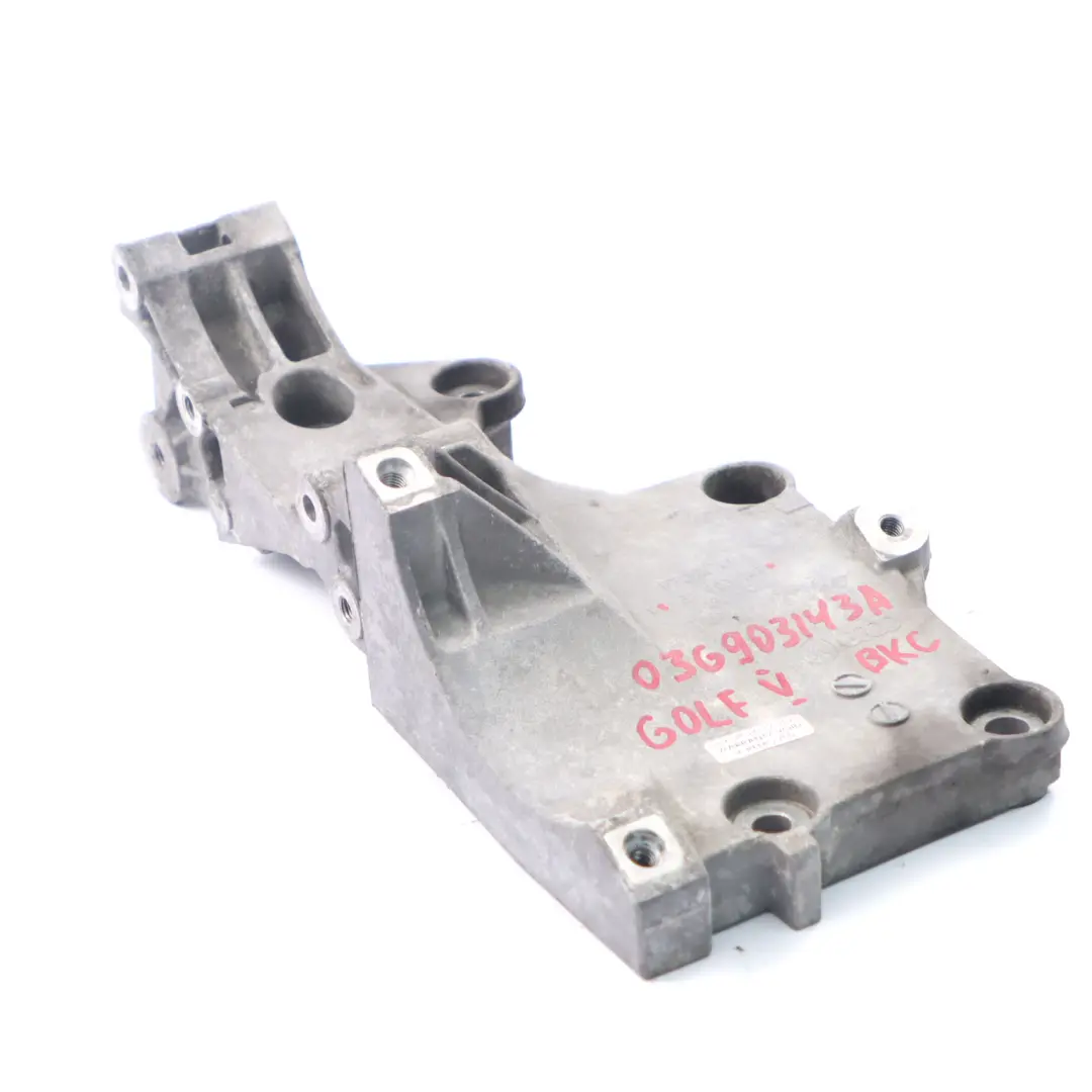 MK5 1.9 TDI BKC Soporte del alternador para VW Golf con número de pieza 03G903143A VW Golf MK5 1.9 TDI BKC Soporte del alternador - SKU 03G903143A - Número de pieza 03G903143A