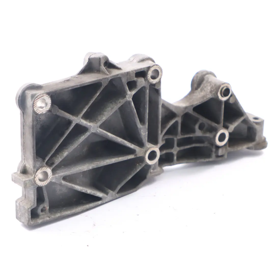 MK5 1.9 TDI BKC Staffa di supporto dell'alternatore motore per VW Golf con numero di parte 03G903143A VW Golf MK5 1.9 TDI BKC Staffa di supporto dell'alternatore motore - SKU 03G903143A - Numero di parte 03G903143A