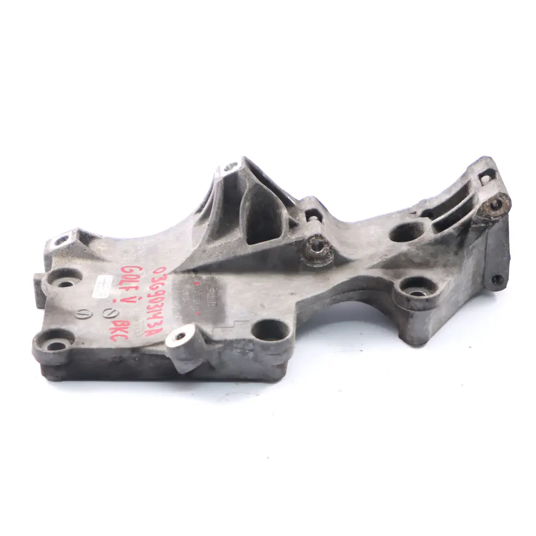 MK5 1.9 TDI BKC Motor Lichtmaschinenhalterung Halterung für VW Golf mit Teilenummer 03G903143A VW Golf MK5 1.9 TDI BKC Motor Lichtmaschinenhalterung Halterung - SKU 03G903143A - Teilenummer 03G903143A