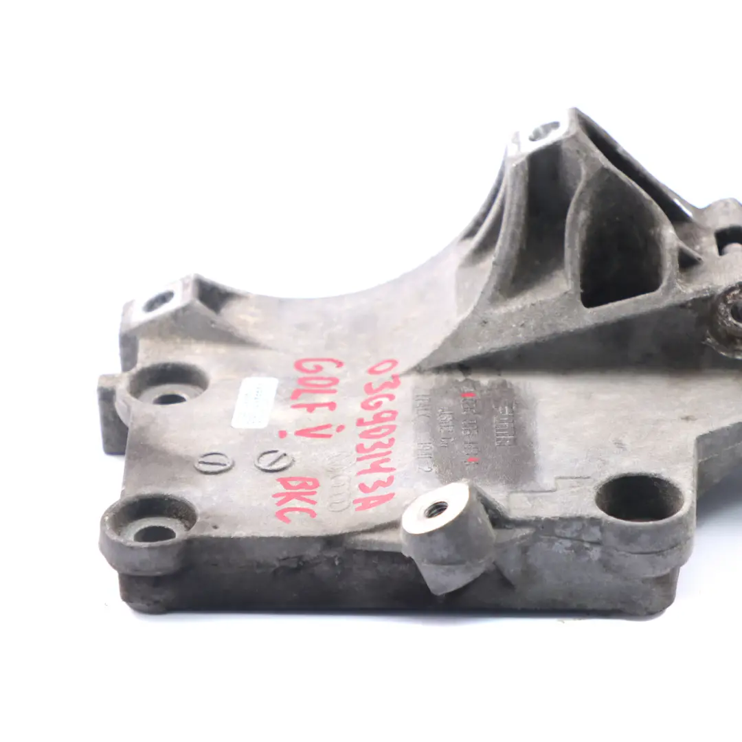 MK5 1.9 TDI BKC Soporte del alternador para VW Golf con número de pieza 03G903143A VW Golf MK5 1.9 TDI BKC Soporte del alternador - SKU 03G903143A - Número de pieza 03G903143A