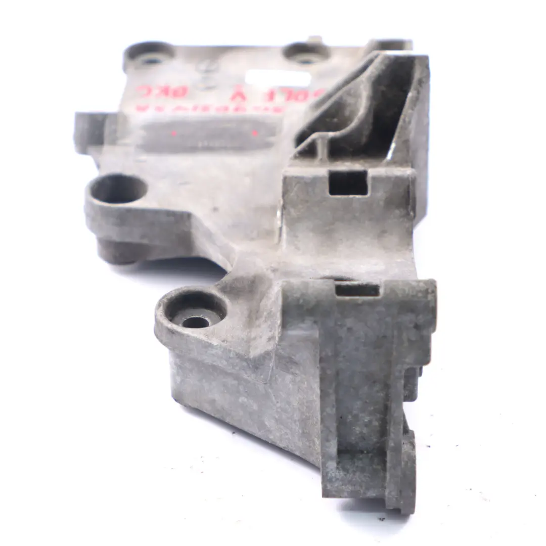 MK5 1.9 TDI BKC Wspornik Mocowanie Alternatora Łapa do VW Golf o numerze 03G903143A VW Golf MK5 1.9 TDI BKC Wspornik Mocowanie Alternatora Łapa - SKU 03G903143A - Numer Części 03G903143A