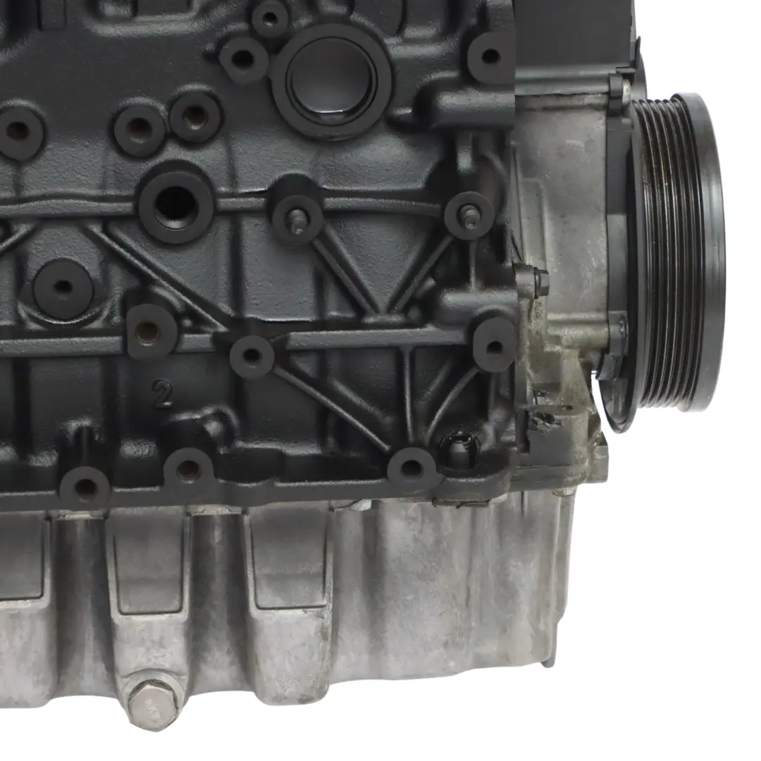 VW Passat B7 Audi Q3 8U 2.0 TDI CFGC Motor Desnudo Nueva Distribucion GARANTÍA - SKU 03L100090J-1 - Número de pieza 03L100090J
