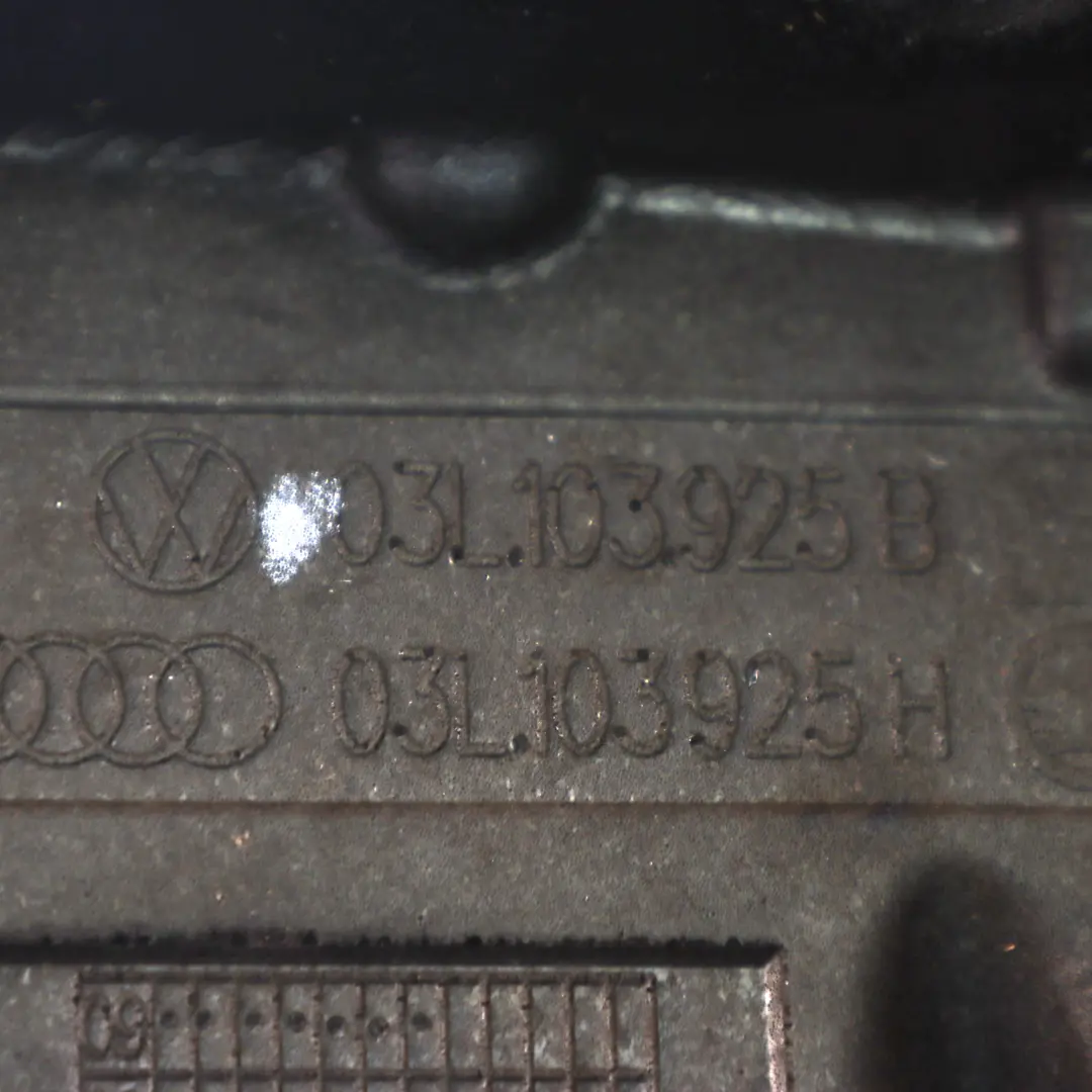 Isolation garniture couvercle moteur pour VW Golf VI 6 Polo 6R 1.6 TDI à propos du numéro de pièce 03L103925B VW Golf VI 6 Polo 6R 1.6 TDI Isolation garniture couvercle moteur - SKU 03L103925B - Numéro de pièce 03L103925B