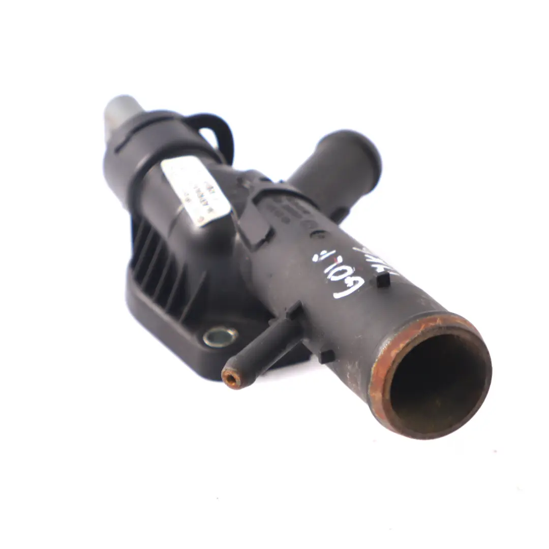 Alloggiamento valvola termostatica per VW Volkswagen Golf 6 VI 1.6 TDI con numero di parte 03L121131F VW Volkswagen Golf 6 VI 1.6 TDI Alloggiamento valvola termostatica - SKU 03L121131F - Numero di parte 03L121131F