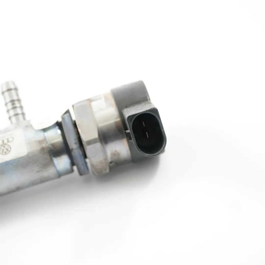 Audi A4 B8 Q5 8R 2.0 TDI Diesel Fuel Rail Injection Rail Line - SKU 03L130089Q - Part number 03L130089Q