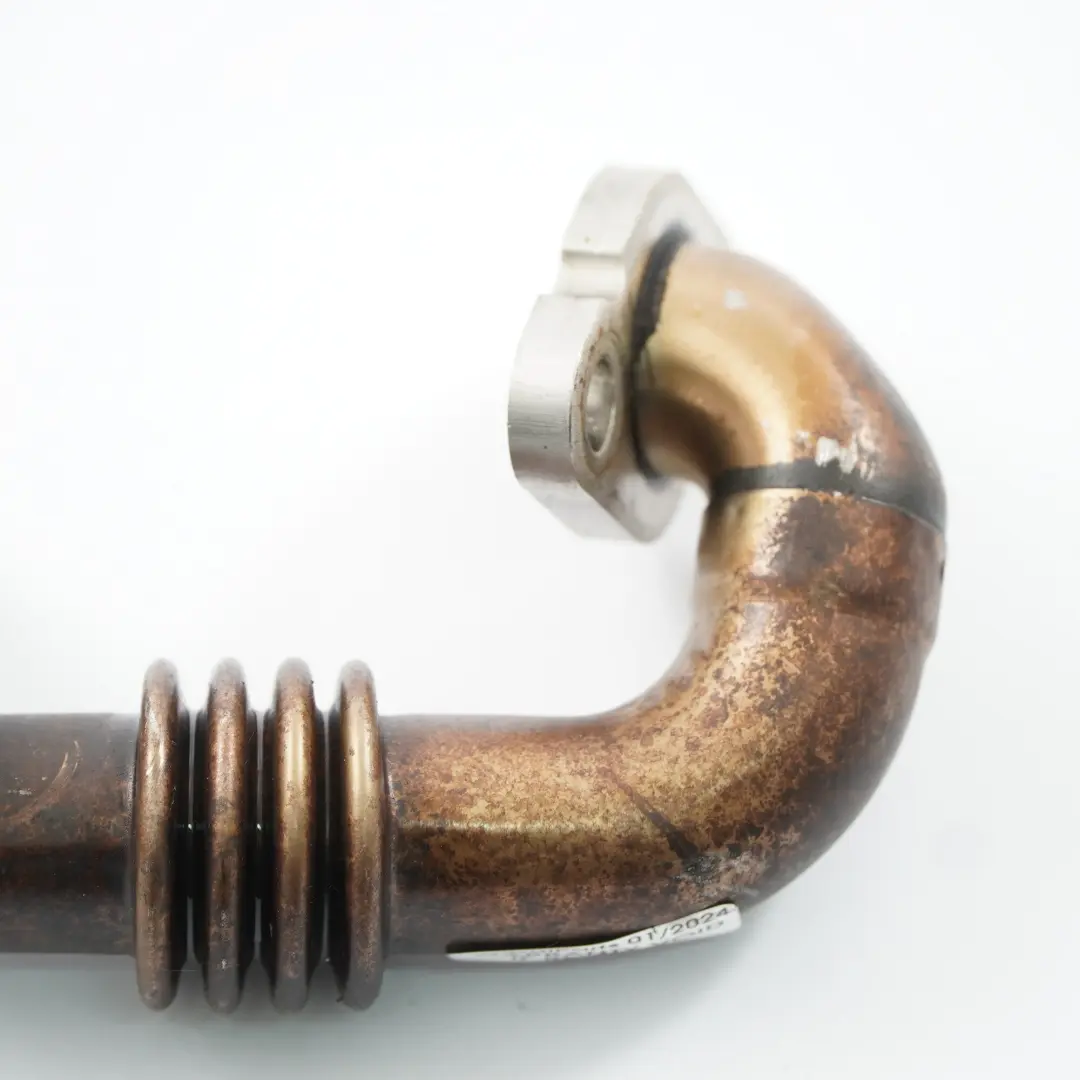 Tubo de conexión de la válvula EGR para Audi A4 B8 Q5 8R 2.0 TDI con número de pieza 03L131521J Audi A4 B8 Q5 8R 2.0 TDI Tubo de conexión de la válvula EGR - SKU 03L131521J - Número de pieza 03L131521J