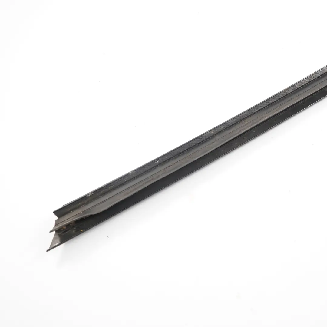 BMW E83 Parabrezza Sinistro Modanatura Gocciolatoio Rubinschwarz Ruby Nero S23 - SKU 0403317-RUB - Numero di parte 0403317