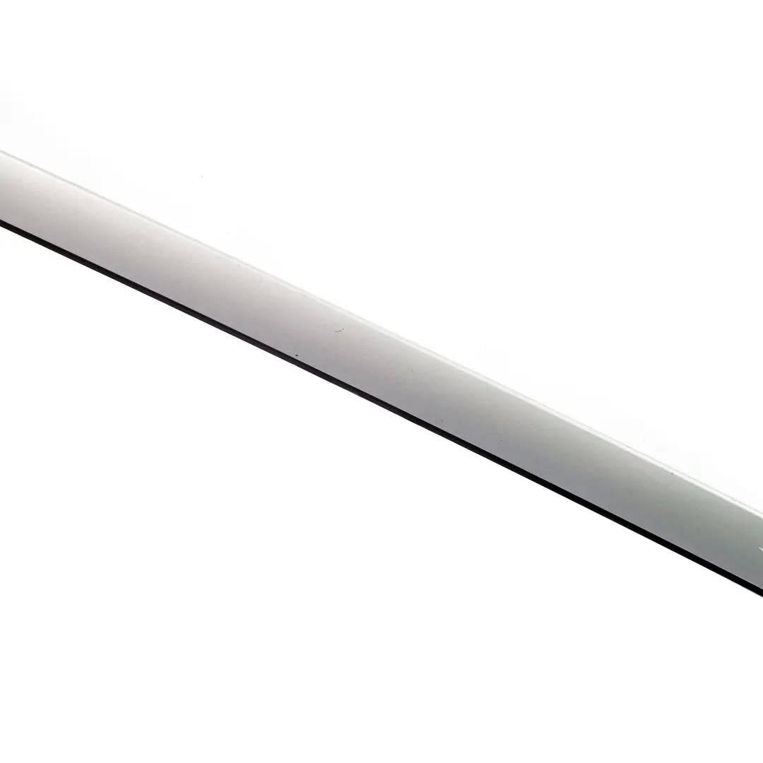 BMW X3 E83 Moulure de pare-brise gauche Titansilber Titanium Silver - SKU 0403317-TS - Numéro de pièce 0403317