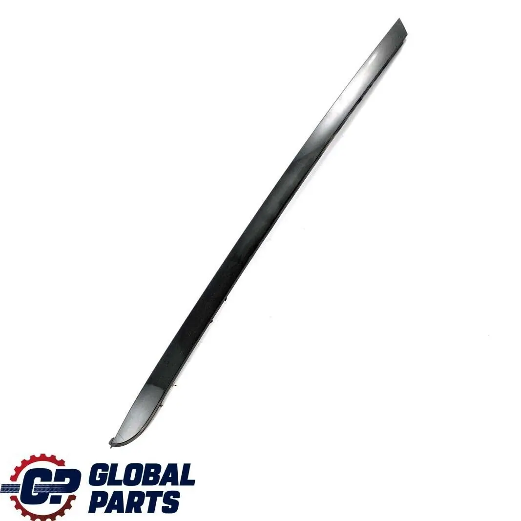 Listwa Szyby Przedniej Prawa Czarna do BMW X3 E83 o numerze 0403319 BMW X3 E83 Listwa Szyby Przedniej Prawa Czarna - SKU P0403319-BS - Numer Części 0403319