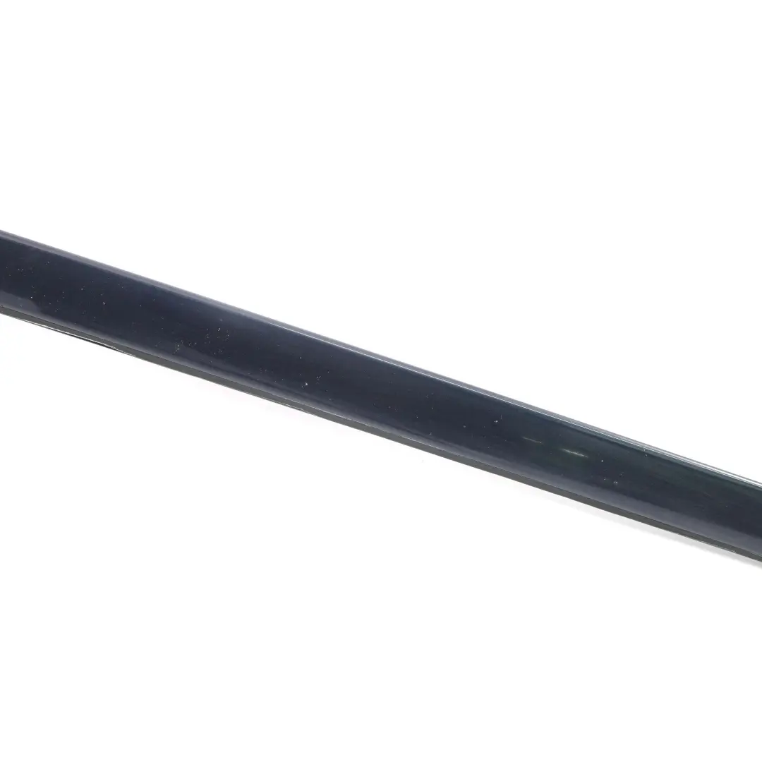 Listwa Szyby Prawy Przód Monacoblau do BMW X3 E83 o numerze 0403319 BMW X3 E83 Listwa Szyby Prawy Przód Monacoblau - SKU 0403319-MB - Numer Części 0403319