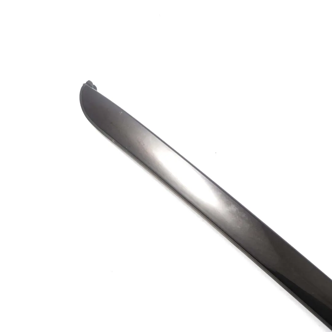 Listwa Szyby Prawy Przód Rubinschwarz do BMW X3 E83 o numerze 0403319 BMW X3 E83 Listwa Szyby Prawy Przód Rubinschwarz - SKU 0403319-RUB - Numer Części 0403319