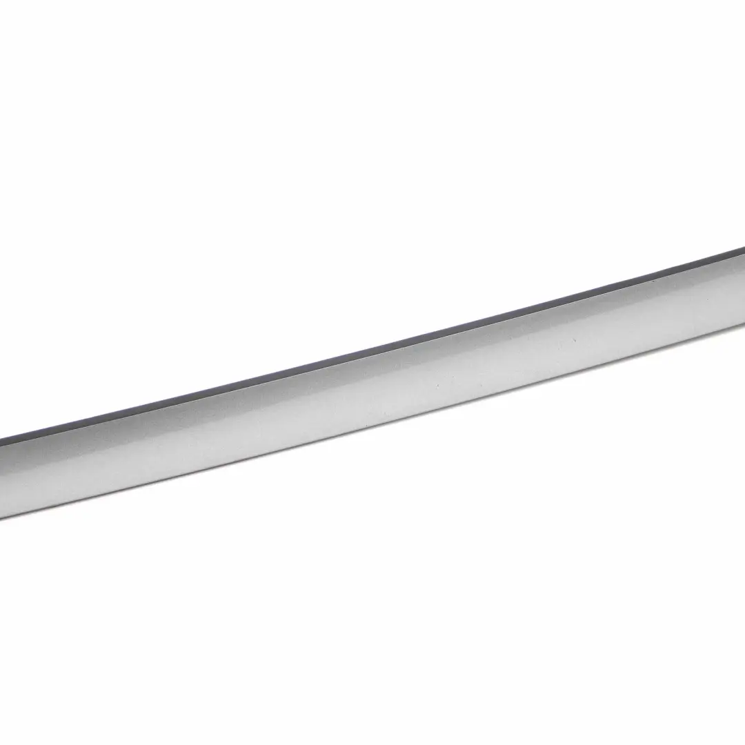 Listwa Szyby Przedniej Lewa Spacegrau do BMW X3 E83 o numerze 0403319 BMW X3 E83 Listwa Szyby Przedniej Lewa Spacegrau - SKU 0403319-SCG - Numer Części 0403319