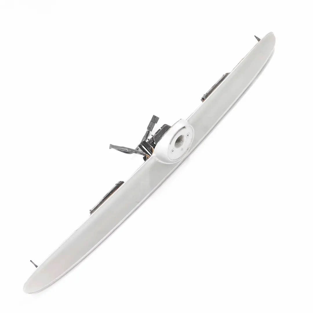 Tapa trasera del maletero Manija Bota Titansilber Plata 354 para BMW E46 con número de pieza 0403477 BMW E46 Tapa trasera del maletero Manija Bota Titansilber Plata 354 - SKU 0403477-TS - Número de pieza 0403477