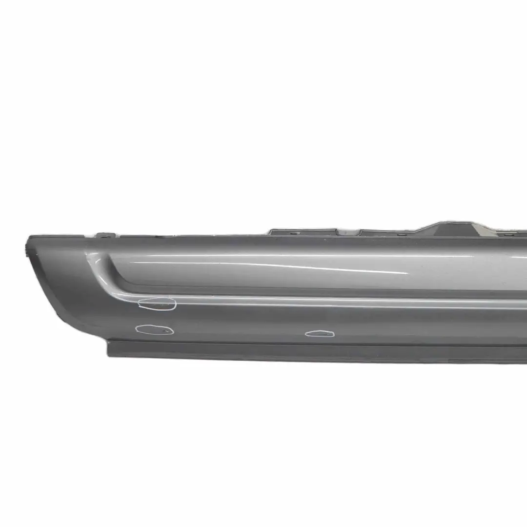 Cubre umbral De puerta Faldon Izquierdo Gris Silbergrau - A08 para BMW X3 E83 M Sport con número de pieza 0403480 BMW X3 E83 M Sport Cubre umbral De puerta Faldon Izquierdo Gris Silbergrau - A08 - SKU 0403480-SBG2 - Número de pieza 0403480