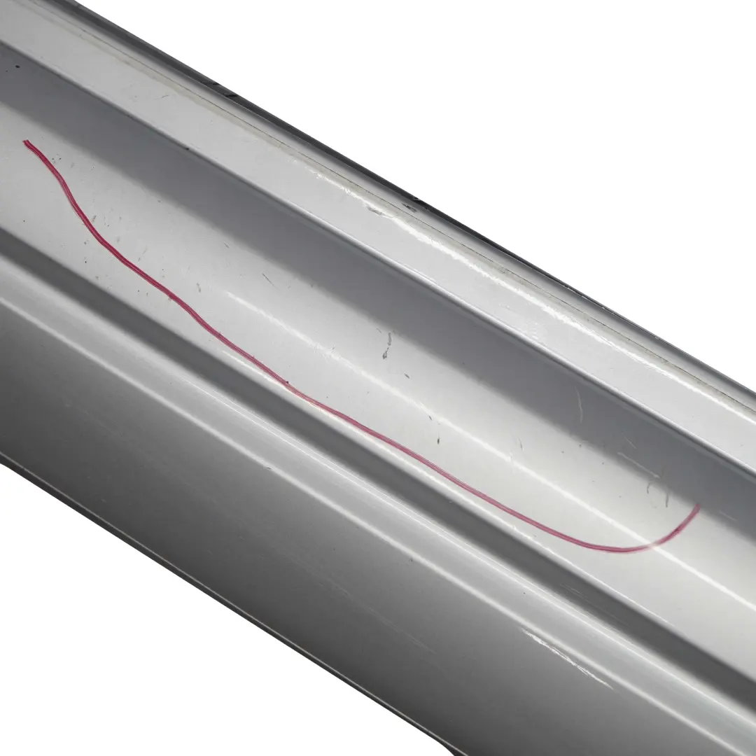 Faldon De umbral De puerta Izquierda Titansilber Plata - 354 para BMW X3 E83 M Sport con número de pieza 0403480 BMW X3 E83 M Sport Faldon De umbral De puerta Izquierda Titansilber Plata - 354 - SKU 0403480-TS - Número de pieza 0403480