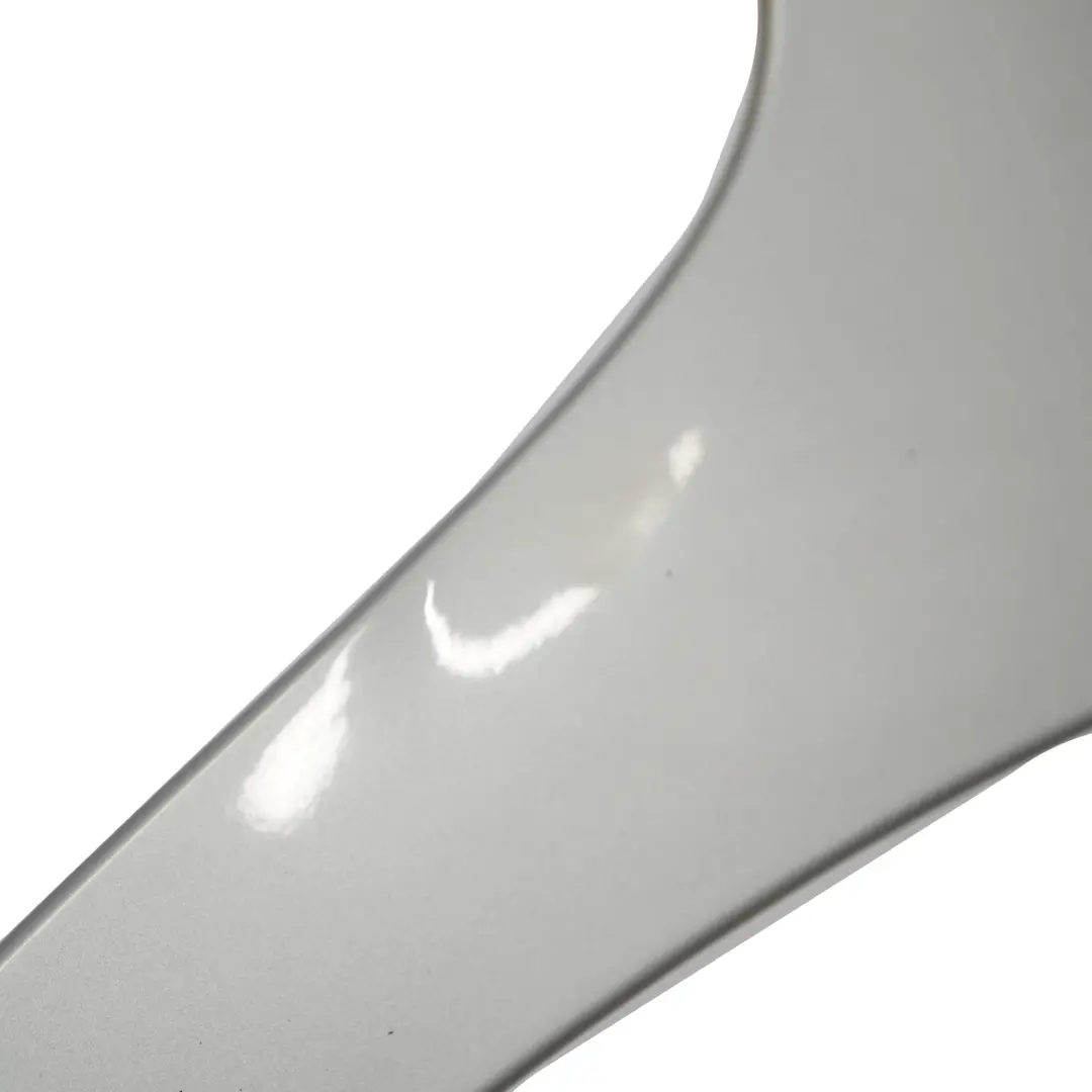 Cubre Paso De Rueda M Sport Delantero Izquierdo Titansilber Metallic - 354 para BMW con número de pieza 0403483 BMW Cubre Paso De Rueda M Sport Delantero Izquierdo Titansilber Metallic - 354 - SKU 0403483-TS - Número de pieza 0403483