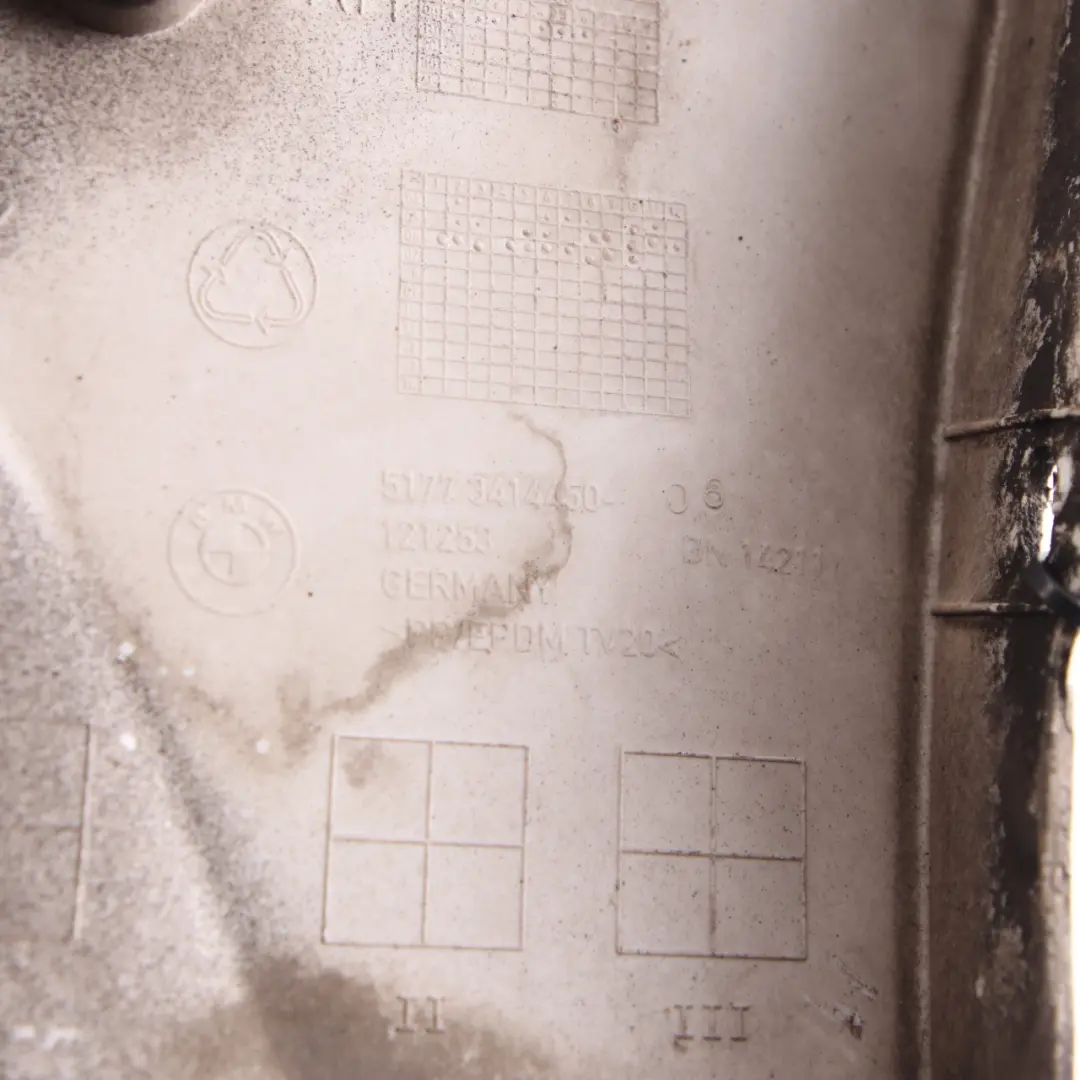 Copricerchio Posteriore Destro M Sport Nero Zaffiro - 475 per BMW X3 E83 con numero di parte 0403487 BMW X3 E83 Copricerchio Posteriore Destro M Sport Nero Zaffiro - 475 - SKU 0403487-BS - Numero di parte 0403487