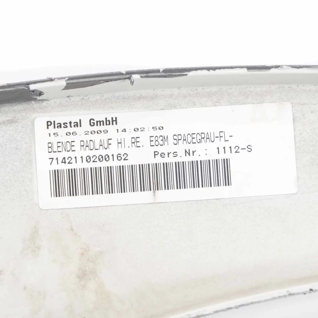 Cubre Paso de Rueda Trasero Derecho M Sport Spacegrau - A52 para BMW X3 E83 con número de pieza 0403487 BMW X3 E83 Cubre Paso de Rueda Trasero Derecho M Sport Spacegrau - A52 - SKU 0403487-SCG - Número de pieza 0403487