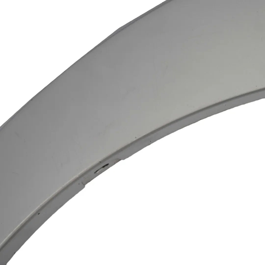 Cubre Paso De Rueda Trasero Derecho M Sport Titansilber Plata - 354 para BMW X3 E83 con número de pieza 0403487 BMW X3 E83 Cubre Paso De Rueda Trasero Derecho M Sport Titansilber Plata - 354 - SKU 0403487-TS2 - Número de pieza 0403487