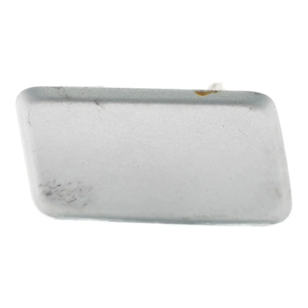 Osłona Dyszy Spryskiwacza Zderzak Przód Prawa Titan Silver 354 do BMW E83 LCI o numerze 3416226 BMW E83 LCI Osłona Dyszy Spryskiwacza Zderzak Przód Prawa Titan Silver 354 - SKU 0415734-TS - Numer Części 3416226