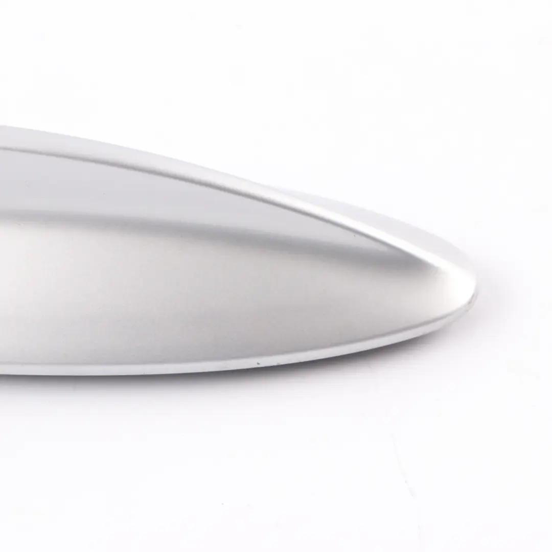 Dachantenne Haifischflossenabdeckung Titansilber SilberMetallic 354 für BMW X5 E70 1 mit Teilenummer 0420271 BMW X5 E70 1 Dachantenne Haifischflossenabdeckung Titansilber SilberMetallic 354 - SKU 0420271-TS2 - Teilenummer 0420271