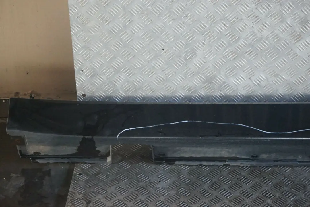Cubre umbral De puerta Faldon lateral izquierdo Schwarz 2 Negro para BMW E60 E61 LCI con número de pieza 0422464 BMW E60 E61 LCI Cubre umbral De puerta Faldon lateral izquierdo Schwarz 2 Negro - SKU 0422464-SCH2 - Número de pieza 0422464