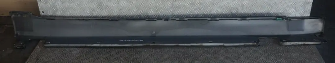 BMW 5 E60 E61 LCI Bas de Porte Couverture Seuil a Gauche Noir 2 - 668 - SKU 0422464-SCH2 - Numéro de pièce 0422464