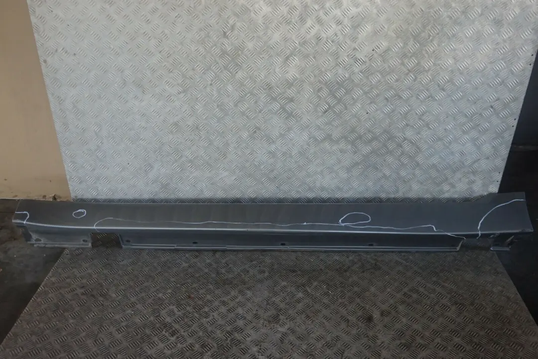 BMW E60 E61 LCi Cubre umbral De puerta Faldon lateral izquierdo Titangrau Gris - SKU 0422464-TGR - Número de pieza 0422464