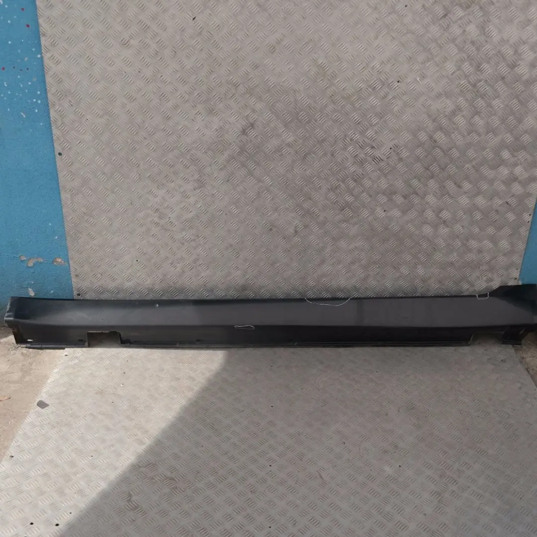 Schwellerleiste Blende Schweller links Schwarz 2 für BMW 5 E60N E61N LCI mit Teilenummer 422464 BMW 5 E60N E61N LCI Schwellerleiste Blende Schweller links Schwarz 2 - SKU 0422464-SCH1 - Teilenummer 422464