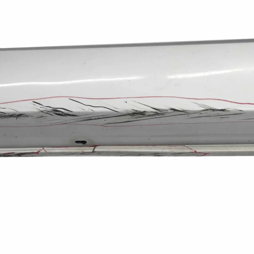 Faldón lateral Cubre umbral de puerta izquierdo Titan Silver - 354 para BMW E60 LCI con número de pieza 0422464 BMW E60 LCI Faldón lateral Cubre umbral de puerta izquierdo Titan Silver - 354 - SKU 0422464-TS2 - Número de pieza 0422464