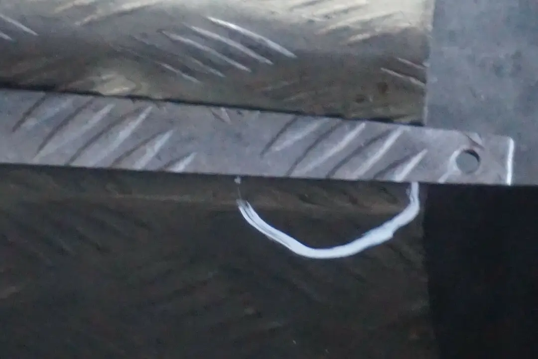 Nakładka listwa na próg prawy schwarz do BMW E60 LCI o numerze 0422465 BMW E60 LCI Nakładka listwa na próg prawy schwarz - SKU 0422465-SCH1 - Numer Części 0422465