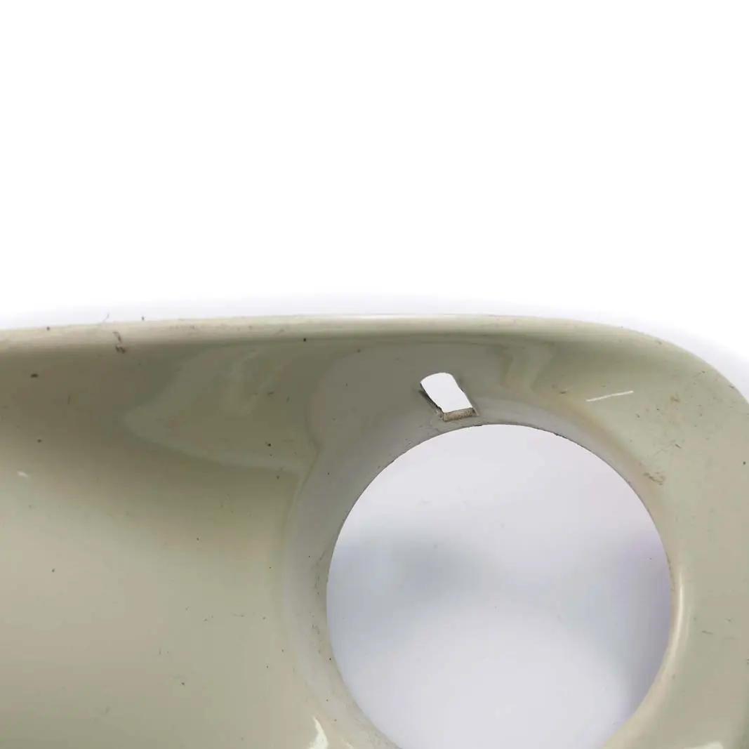 Blende Vorne Links Frontstoßstange Pepper White Weiss 850 für Mini Cooper S R55 R56 mit Teilenummer 0430245 Mini Cooper S R55 R56 Blende Vorne Links Frontstoßstange Pepper White Weiss 850 - SKU 0430245-PW2 - Teilenummer 0430245