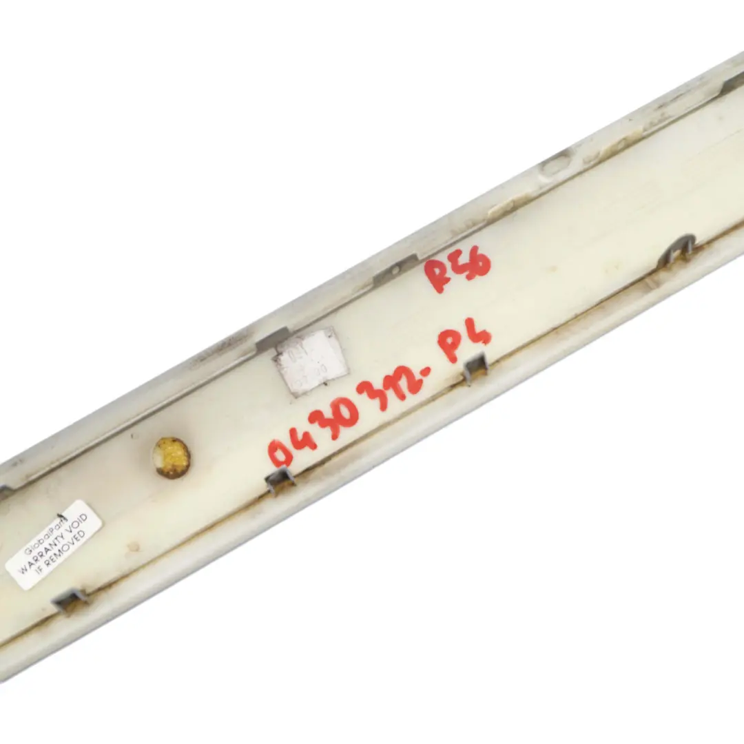 Tapa del maletero Mini R56 Panel De agarre del maletero Plata pura 900 40501452 para con número de pieza 0430312 Tapa del maletero Mini R56 Panel De agarre del maletero Plata pura 900 40501452 - SKU 0430312-PS1 - Número de pieza 0430312