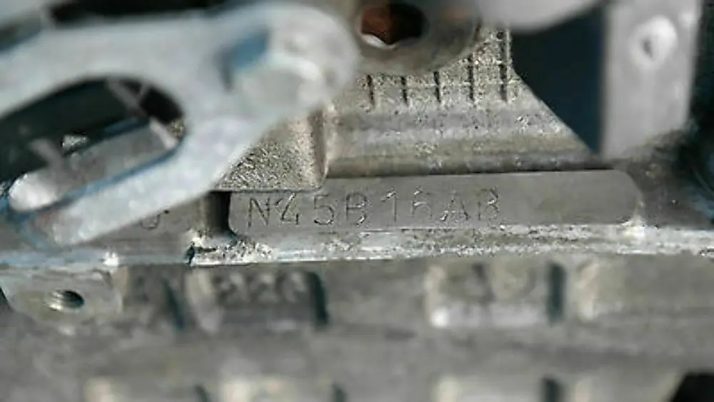 N45 Silnik Goły Słupek N45B16A do BMW E87 E90 116i 316i Benzyna o numerze 0430922 BMW E87 E90 116i 316i Benzyna N45 Silnik Goły Słupek N45B16A - SKU 0430922 - Numer Części 0430922