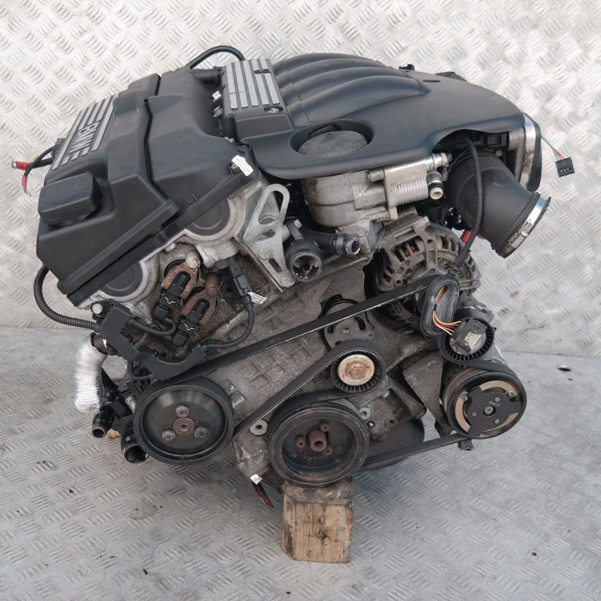 ◆'07 BMW E90 320i VA20 N46B20B 純正ラジエーター(品番：7 547 449)◆ Bmw 320i E90 16v N46B20 engine | LDR Engines and Gearboxes